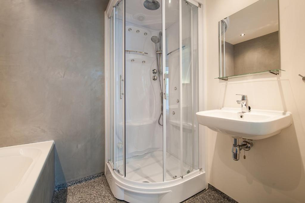 Short Stay Group Jordaan Laurier Serviced Apartments Амстердам Стая снимка